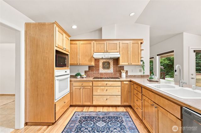 17523 Maple Hill Avenue NE, Poulsbo, WA 98370
