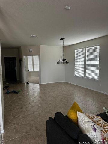 10623 MEXIA, San Antonio, TX 78252