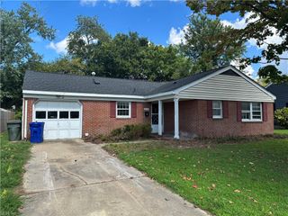 814 Tulip DR, Newport News, VA 23602