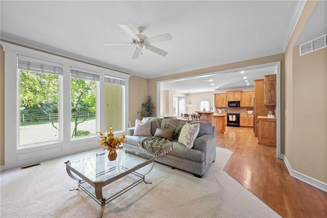 15015 W 74 Street, Shawnee, KS 66216