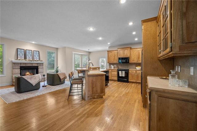 15015 W 74 Street, Shawnee, KS 66216
