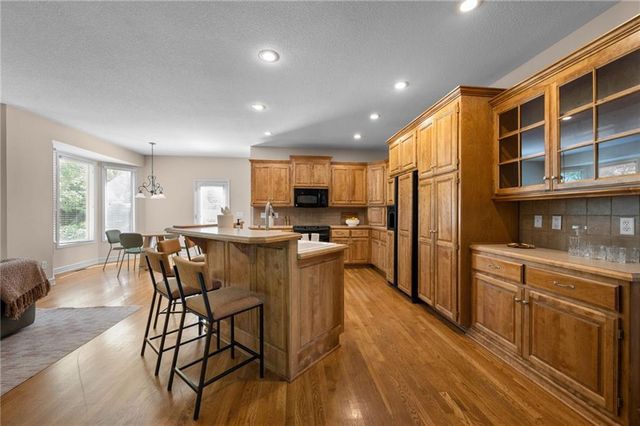 15015 W 74 Street, Shawnee, KS 66216