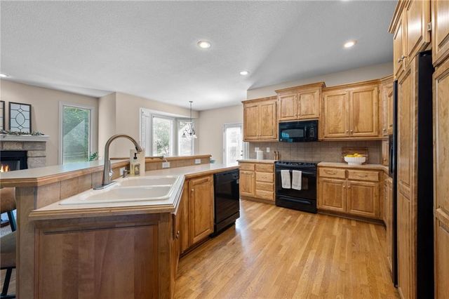 15015 W 74 Street, Shawnee, KS 66216