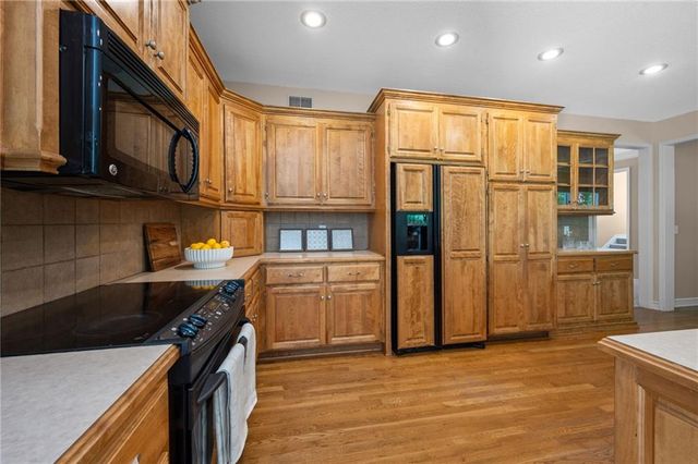 15015 W 74 Street, Shawnee, KS 66216