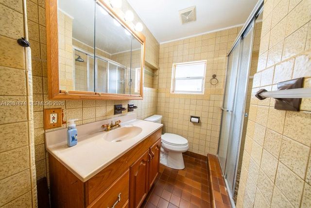 919 S Lakeside Place, Lantana, FL 33462