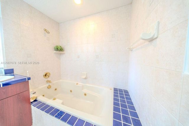 919 S Lakeside Place, Lantana, FL 33462