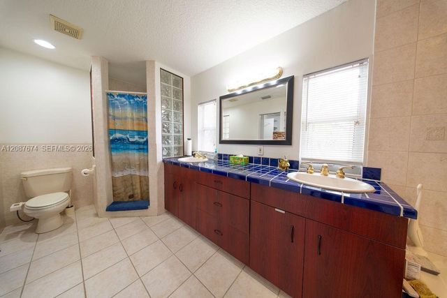 919 S Lakeside Place, Lantana, FL 33462
