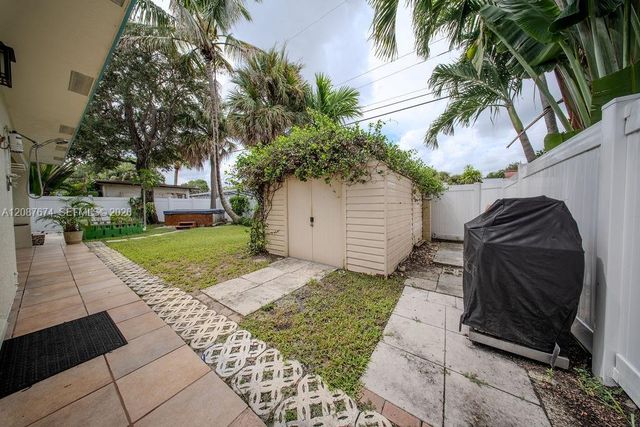 919 S Lakeside Place, Lantana, FL 33462