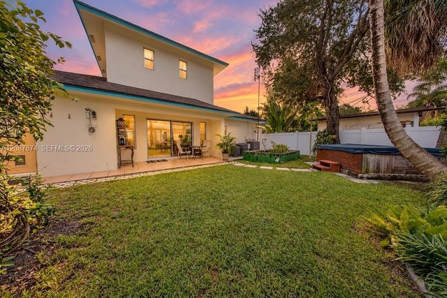 919 S Lakeside Place, Lantana, FL 33462