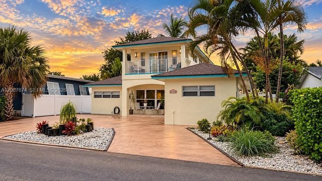919 S Lakeside Place, Lantana, FL 33462