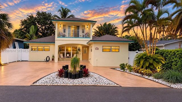 919 S Lakeside Place, Lantana, FL 33462