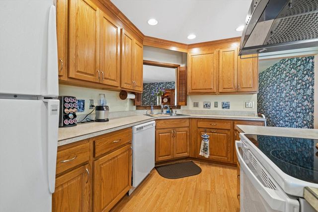 5442 Gallant Fox LANE, Racine, WI 53402