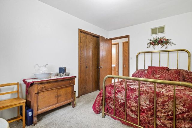 5442 Gallant Fox LANE, Racine, WI 53402