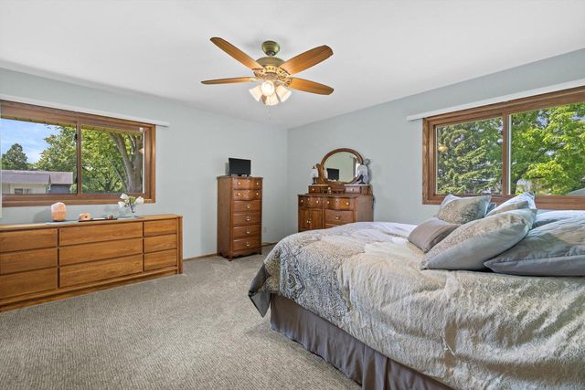5442 Gallant Fox LANE, Racine, WI 53402