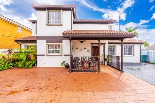 12696 NW 10th Ln, Miami, FL 33182