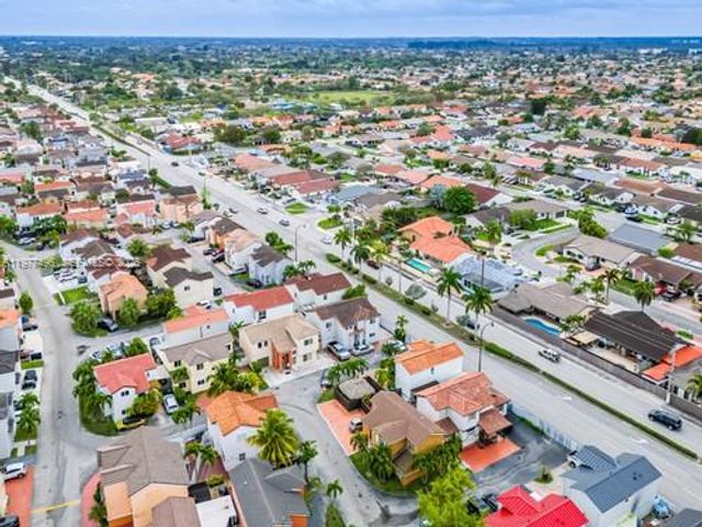 12696 NW 10th Ln, Miami, FL 33182