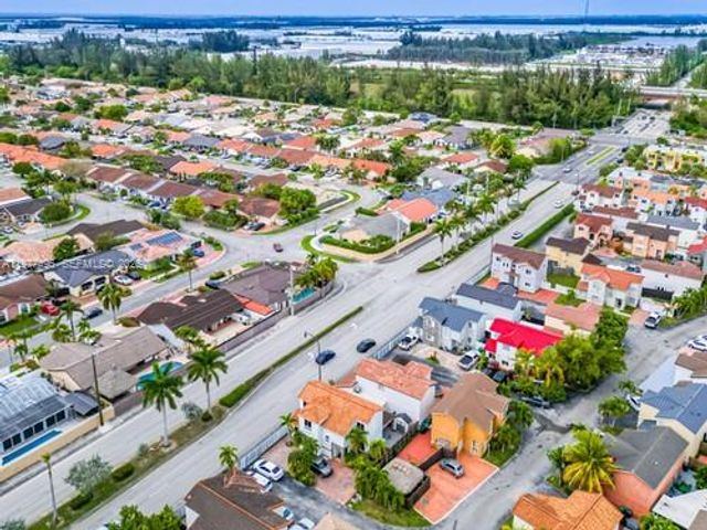 12696 NW 10th Ln, Miami, FL 33182