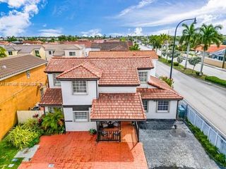 12696 NW 10th Ln, Miami, FL 33182