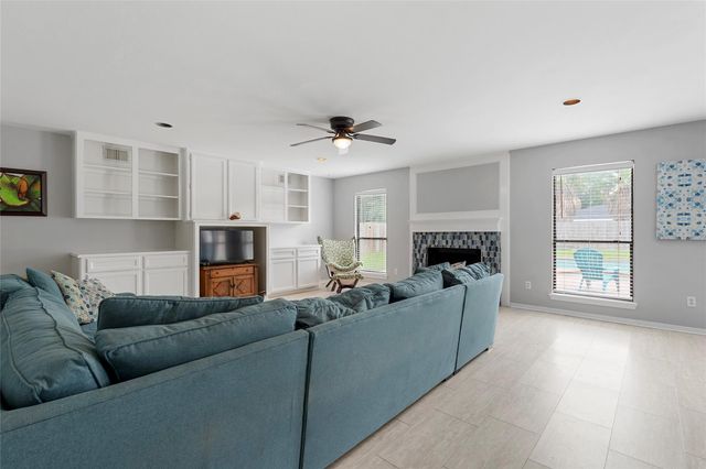 1402 Osborne Drive, Friendswood, TX 77546