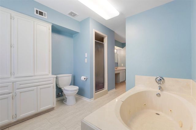 1402 Osborne Drive, Friendswood, TX 77546