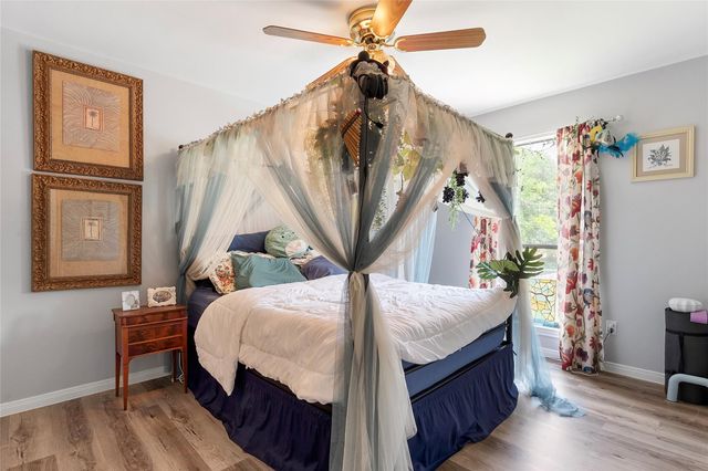 1402 Osborne Drive, Friendswood, TX 77546