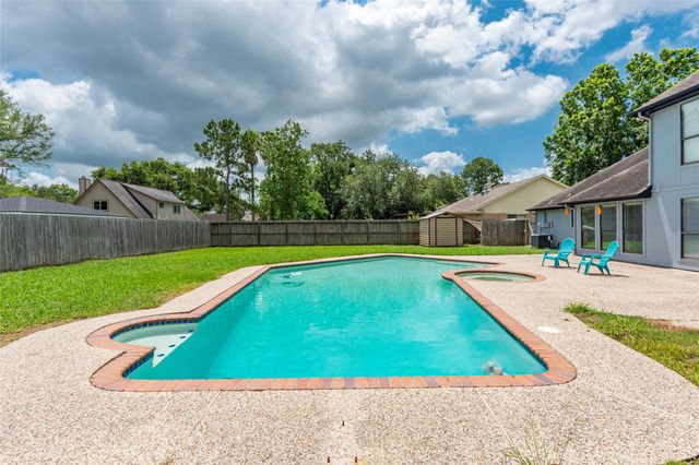 1402 Osborne Drive, Friendswood, TX 77546