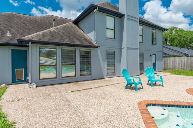 1402 Osborne Drive, Friendswood, TX 77546