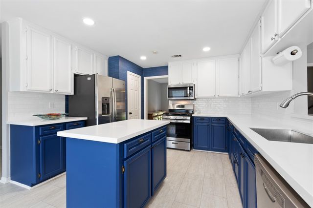 1402 Osborne Drive, Friendswood, TX 77546