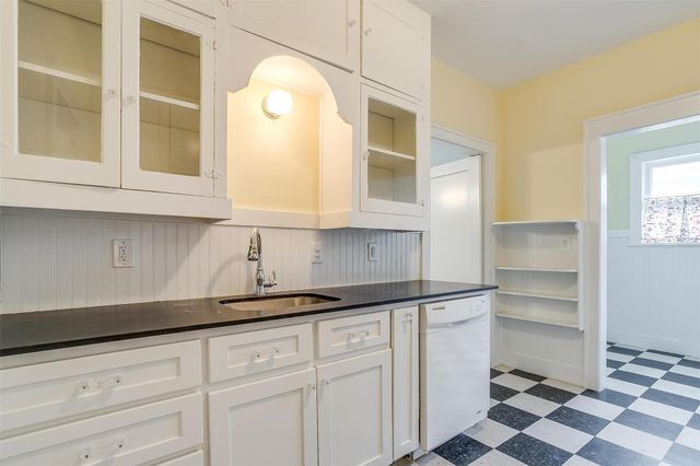 2600 S Adams Street 102, Fort Worth, TX 76110