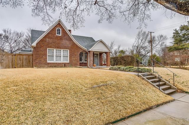2600 S Adams Street 102, Fort Worth, TX 76110