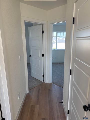 660 EAGLE CT, Box Elder, SD 57719