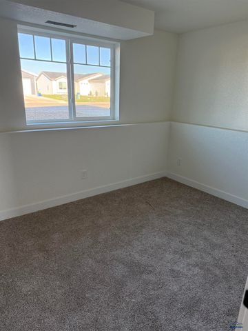 660 EAGLE CT, Box Elder, SD 57719