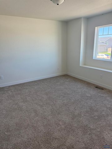 660 EAGLE CT, Box Elder, SD 57719