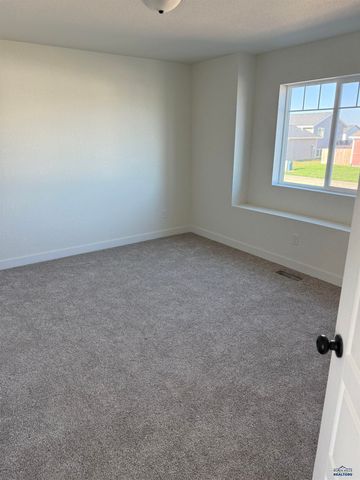 660 EAGLE CT, Box Elder, SD 57719