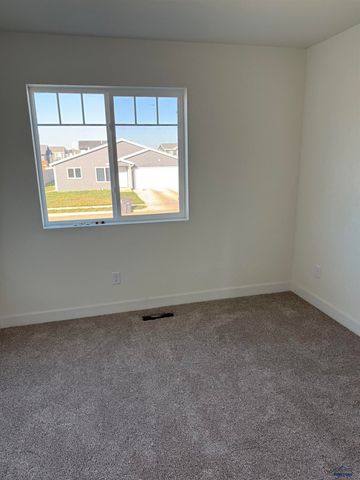 660 EAGLE CT, Box Elder, SD 57719