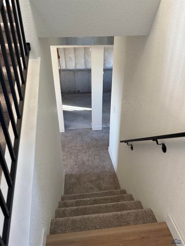 660 EAGLE CT, Box Elder, SD 57719