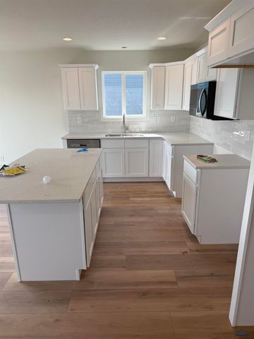 660 EAGLE CT, Box Elder, SD 57719