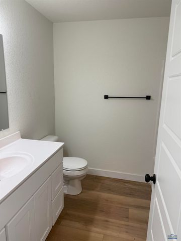 660 EAGLE CT, Box Elder, SD 57719