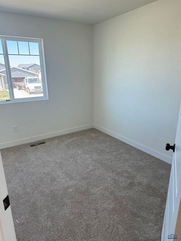 660 EAGLE CT, Box Elder, SD 57719