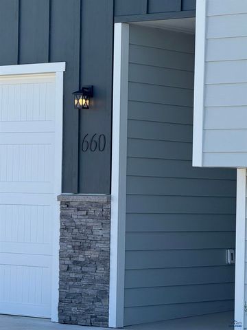 660 EAGLE CT, Box Elder, SD 57719