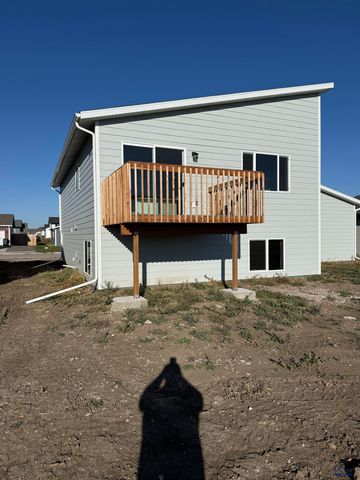 660 EAGLE CT, Box Elder, SD 57719