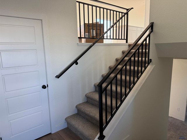 660 EAGLE CT, Box Elder, SD 57719