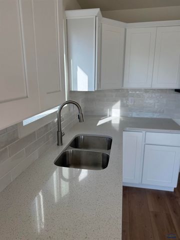 660 EAGLE CT, Box Elder, SD 57719