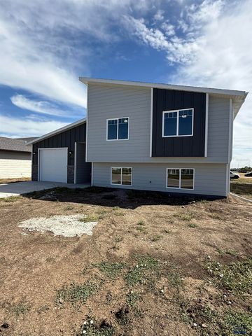 660 EAGLE CT, Box Elder, SD 57719