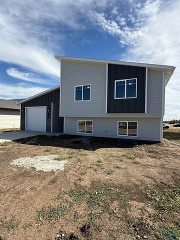 660 EAGLE CT, Box Elder, SD 57719
