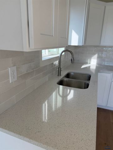 660 EAGLE CT, Box Elder, SD 57719