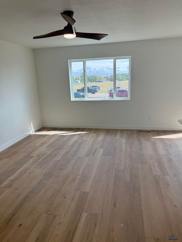 660 EAGLE CT, Box Elder, SD 57719