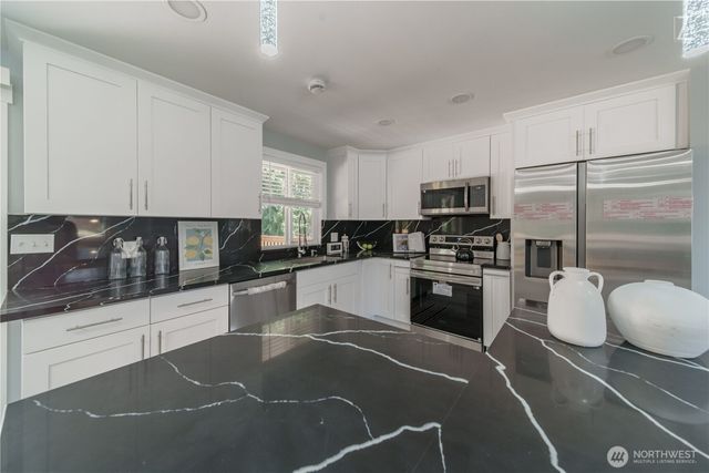 2336 SW 338th Street, Federal Way, WA 98023