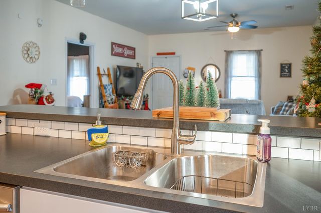 140 Dutch Lane, Appomattox, VA 24522