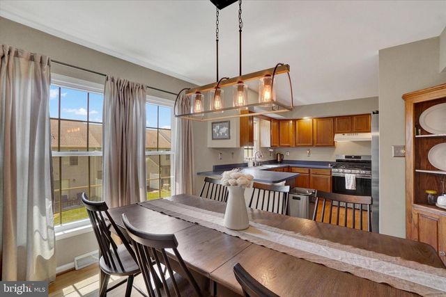 136 CROWN POINTE DR, York, PA 17402